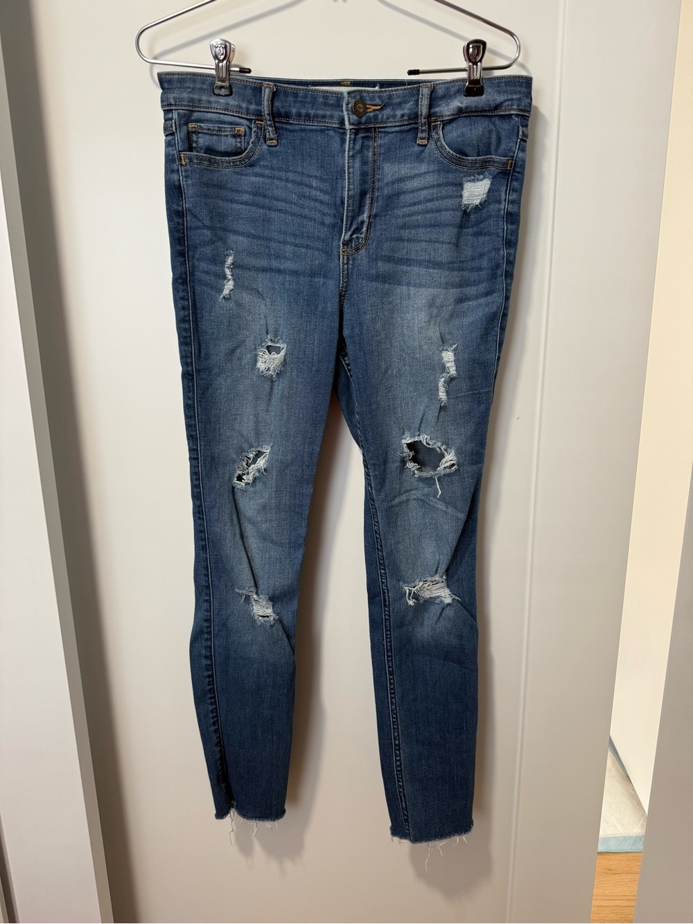 Hollister Ripped Skinny Jeans - Medium Blue Wash